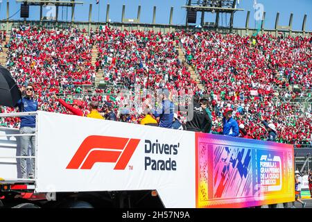 Les pilotes défilent dans le stade pendant la Formule 1 Gran Premio de la Ciudad de Mexico 2021, Grand Prix de Mexico, 18e tour du Championnat du monde de Formule 1 2021 de la FIA du 5 au 7 novembre 2021 sur l'Autodromo Hermanos Rodriguez, à Mexico,Mexique - photo Florent Gooden / DPPI Banque D'Images