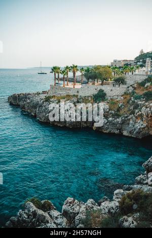 vue sur une petite ville de puglia: castro Banque D'Images