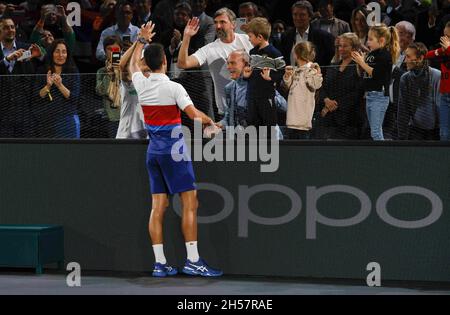 Novak Djokovic (SRB) célèbre sa victoire avec Goran IVANISEVIC lors de la finale des Rolex Paris Masters 2021, match entre Novak Djokovic (SRB) et Daniil Medvedev (RUS), ATP tennis Masters 1000, à l'arène Accorhotels, le 07 2021 novembre, Paris France.Photo de Loic Baratoux/ABACAPRESS.COM Banque D'Images