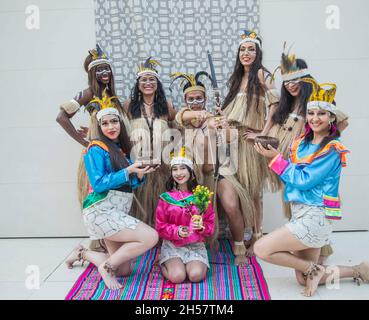 Londres Royaume-Uni 07 novembre 2021 avant l'ouverture de la nouvelle exposition au British Museum 'Peru: A Journey through Time' danseurs Péruviens du groupe de Baila Peru, interprété au musée britannique avec des costumes et des danses traditionnels.Paul Quezada-Neiman/Alamy Live News Banque D'Images