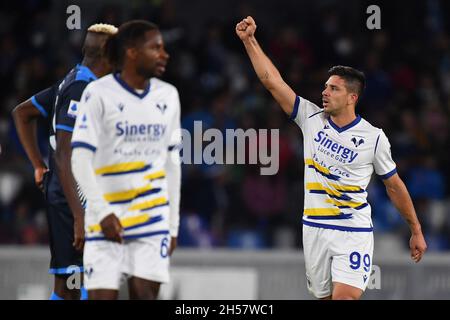 Stade Diego Armando Maradona, Naples, Italie, 07 novembre 2021,Giovanni Simeone, l'avant-projet de Hellas Verona, célèbre après avoir marquant le but 0-1 lors du match SSC Napoli contre Hellas Verona FC - italian football Serie A Banque D'Images