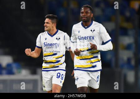 Stade Diego Armando Maradona, Naples, Italie, 07 novembre 2021,Giovanni Simeone, l'avant-projet de Hellas Verona, célèbre après avoir marquant le but 0-1 lors du match SSC Napoli contre Hellas Verona FC - italian football Serie A Banque D'Images