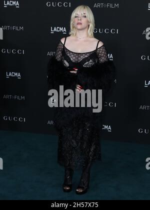 LOS ANGELES, CALIFORNIE, États-Unis - NOVEMBRE 06 : la chanteuse Billie Eilish portant une tenue Gucci arrive au 10e gala annuel d'art et de film LACMA 2021 qui s'est tenu au Los Angeles County Museum of Art le 6 novembre 2021 à Los Angeles, Californie, États-Unis.(Photo de Xavier Collin/image Press Agency/Sipa USA) Banque D'Images