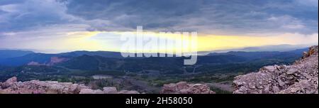 Brian Head coucher du soleil vue panoramique depuis le plateau de Markagunt dans la forêt nationale de Dixie, monument national de Cedar Breaks, dans le sud-ouest de l'Utah.United St Banque D'Images