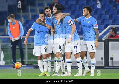 07th November 2021; Stadio Olimpico, Rome, Italie: Serie A football, SS Lazio versusersus Salernitana; Luis Alberto de SS Lazio célébrant après qu'il a mis le but pour 3-0 en 69e minute Banque D'Images