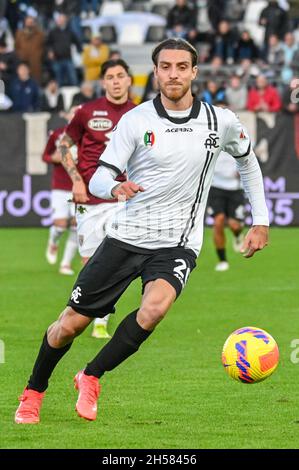 La Spezia, Italie.06e novembre 2021.Simone Bastoni (Spezia) pendant Spezia Calcio vs Torino FC, football italien série A match à la Spezia, Italie, novembre 06 2021 crédit: Independent photo Agency/Alamy Live News Banque D'Images