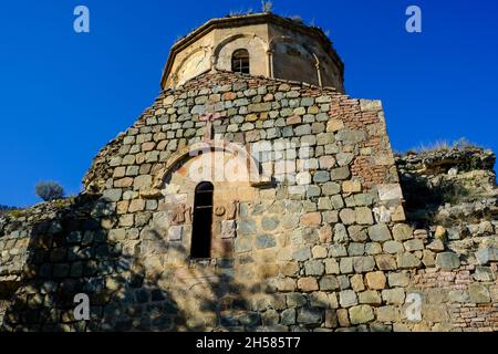 Le monastère de Doliskana est un monastère orthodoxe médiéval géorgien situé dans la province d'Artvin, dans le village de Hamamlı Banque D'Images