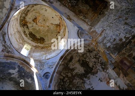 Le monastère de Doliskana est un monastère orthodoxe médiéval géorgien situé dans la province d'Artvin, dans le village de Hamamlı Banque D'Images