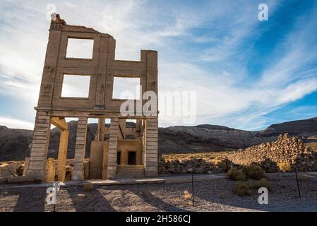 Vestiges de l'ancien bâtiment de banque dans la ville fantôme de Rhyolite, Etats-Unis Banque D'Images