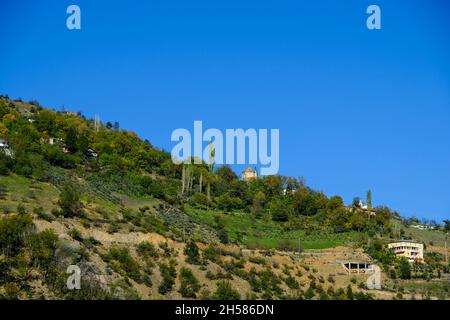 Les beautés naturelles de la province d'Artvin offrent de magnifiques vues à ses visiteurs en automne. Banque D'Images