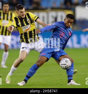 ARNHEM, PAYS-BAS - NOVEMBRE 7 : Matus Bero de vitesse Arnhem, bois quinten du FC Utrecht lors du match néerlandais entre vitesse et FC Utrecht à Gelredome le 7 novembre 2021 à Arnhem, pays-Bas (photo de Peter sous/Orange Pictures) Banque D'Images