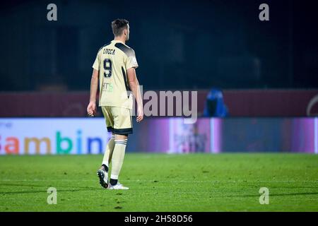 Lorenzo Lucca (Pise) l'abandon du terrain après l'arbitre du match Francesco Meraviglia montre la carte rouge pendant QUE Cittadella vs AC Pisa, Ligue italienne de football BKT à Cittadella (PD), Italie, novembre 07 2021 Banque D'Images