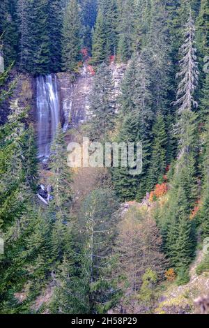 Les beautés naturelles de la province d'Artvin offrent de magnifiques vues à ses visiteurs en automne. Banque D'Images