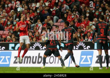 Lisbonne, Portugal.07th nov. 2021.Gilberto défenseur de SL Benfica en action pendant le match de Bwin de Liga Portugal entre SL Benfica vs SC Braga à Estádio da Luz le 07 novembre 2021 à Lisbonne, Portugal.Valter Gouveia/SPP crédit: SPP Sport presse photo./Alamy Live News Banque D'Images