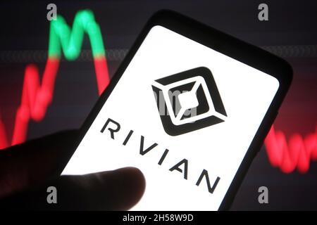 Ukraine.07th nov. 2021.Dans cette illustration, le logo de Rivier Automotive LLC d'un constructeur automobile de véhicule électrique est visible sur l'écran d'un smartphone.(Photo de Pavlo Gonchar/SOPA Images/Sipa USA) crédit: SIPA USA/Alay Live News Banque D'Images