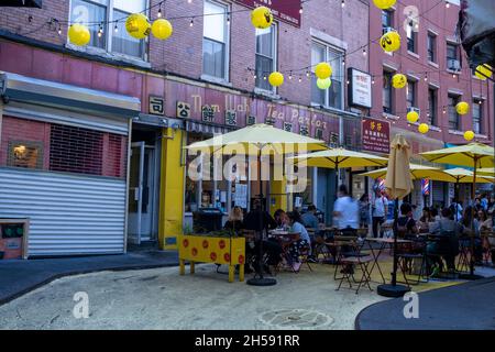 Nom Wah Tea Parlour , ancien dim sum, datant de 1920, situé sur Doyle Street à Chinatown, New York, Etats-Unis.26 septembre 2021. Banque D'Images