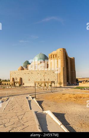 Mausolée de Khoja Ahmed Yasawi, XIVe siècle, principale attraction touristique pour les voyageurs et les visiteurs au Turkistan, Kazakhstan, Asie centrale Banque D'Images