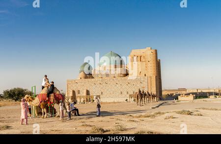 Mausolée de Khoja Ahmed Yasawi, XIVe siècle, principale attraction touristique pour les voyageurs et les visiteurs au Turkistan, Kazakhstan, Asie centrale Banque D'Images