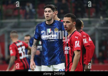 Milan, Italie.07th nov. 2021.Alessandro Bastoni d'Inter pendant la série Un match de football entre l'AC Milan et le FC Internazionale au stade Giuseppe Meazza, le 07 novembre 2021 à Milan, Italie (photo de Mairo Cinquetti/Pacific Press) crédit: Pacific Press Media production Corp./Alay Live News Banque D'Images