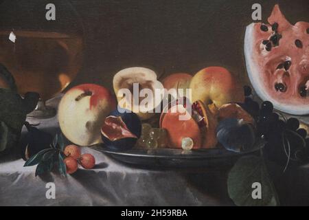 Détail de pommes, de raisins, de pastèque et de grenade dans une peinture à l'huile intitulée Stillife avec fruit et une carafe par l'artiste français Pensionante Del S. Banque D'Images