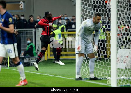 Milan, Italie.07th nov. 2021.Fikayo Tomori de l'AC Milan en action pendant la série Un match de 2021/2022 entre l'AC Milan et l'Inter FCI au stade Giuseppe Meazza le 7 novembre 2021 à Milan, Italie crédit: Agence de photo indépendante/Alay Live News Banque D'Images