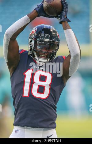 Dimanche 7 novembre 2021 ; Miami Gardens, FL États-Unis; Chris Conley (18 ans), receveur des Houston Texans Wide, attrape une passe pendant les échauffements avant un match de la NFL contre les Dolphins de Miami au Hard Rock Stadium. Les Dolphins battent les Texans 17-9. (Kim Hukari/image du sport) Banque D'Images