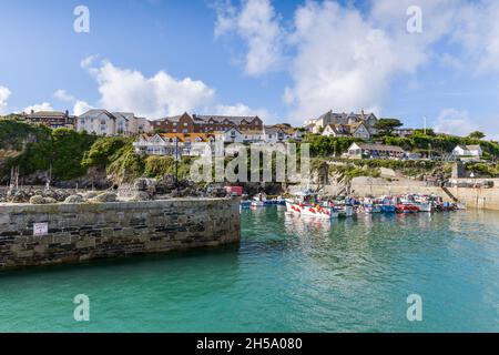 Le pittoresque port historique de Newquay à Newquay, sur la côte nord de Cornwall. Banque D'Images