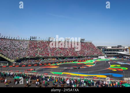 55 SAINZ Carlos (spa), Scuderia Ferrari SF21, 05 VETTEL Sebastian (ger), Aston Martin F1 AMR21, action pendant la Formule 1 Gran Premio de la Ciudad de Mexico 2021, Grand Prix de Mexico, 18e tour du Championnat du monde de Formule 1 FIA 2021 du 5 au 7 novembre,2021 sur l'Autodromo Hermanos Rodriguez, à Mexico, Mexique - photo: Antonin Vincent/DPPI/LiveMedia Banque D'Images