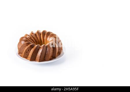 Petit gâteau traditionnel avec raisins secs isolés sur fond blanc Banque D'Images