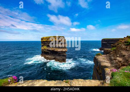 Downpatrick Head Sea Stack, comté de Mayo, Irlande Banque D'Images