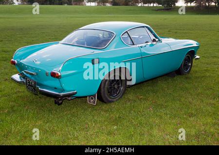 Vue arrière des trois quarts d'une Turquoise, 1971, Volvo P1800 E Banque D'Images