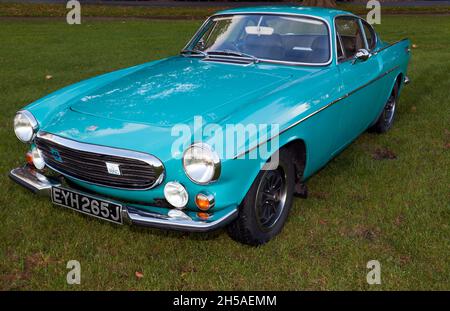 Vue des trois quarts avant d'une Turquoise, 1971, Volvo P1800 E Banque D'Images