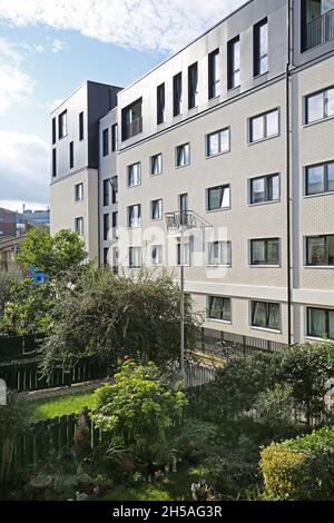 Tyler House sur le Stockwell Park Estate de Londres.Un immeuble d'appartements à la baisse a été rénové, couvert et étendu au niveau du toit à des appartements neufs provid13 Banque D'Images