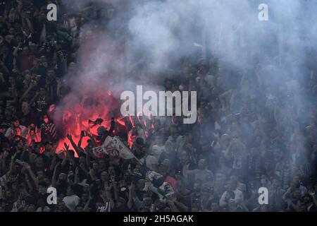 Roma, Italie.07th nov. 2021.Supporters de Salerntana pendant la série Un match de football entre SS Lazio et Unione Sportiva Salerntana 1919 au stade Olimpico de Rome (Italie), 7 novembre 2021.Photo Antonietta Baldassarre/Insidefoto Credit: Insidefoto srl/Alay Live News Banque D'Images