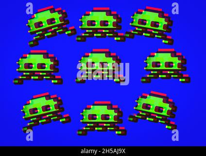 Pixel art Space Alien envahisseurs sur fond bleu Banque D'Images