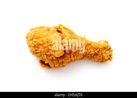 Pilons de poulet frits, cuisse de poulet isolée sur blanc, vue du dessus Banque D'Images