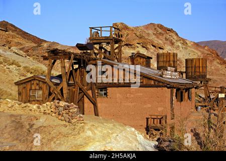 Le bâtiment Maggie Mining dans la ville fantôme de Calico, en Californie. Banque D'Images