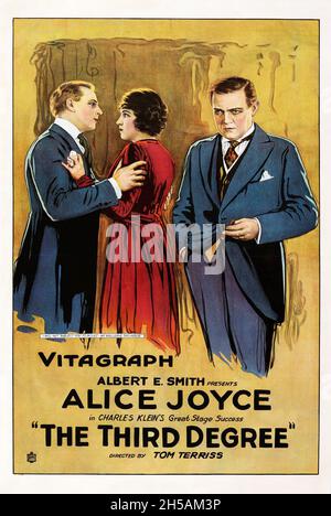 Affiche de cinéma vintage pour le film de drame du crime silencieux américain de 1919 The Third Degree Feat.Alice Joyce.Vitagraph. Banque D'Images