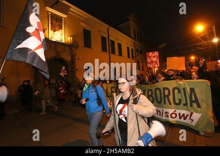 Cracovie.Cracovie.Pologne.Manifestations pro-choix à l'échelle nationale après la mort d'Izabela (Iza), 30 ans, qui est mort parce que les médecins n'ont pas abandonné le décès Banque D'Images