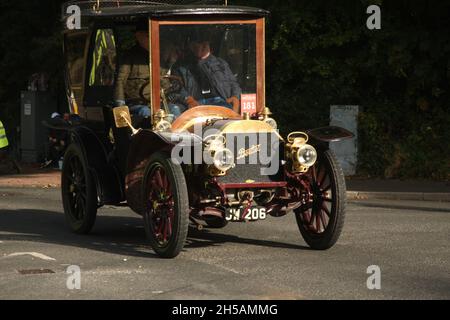 Sussex Royaume-Uni 7 novembre 2021.Ce charmant Berdet construit à la française de 1903 était l'une des nombreuses voitures anciennes magnifiquement entretenues sur le rallye.Le Veteran car Run 2021 de Londres à Brighton retourne sur les routes entre la capitale et la côte après une pause COVID en 2020.C'est le 125e anniversaire des événements.Roland Ravenhill/Alamy Banque D'Images