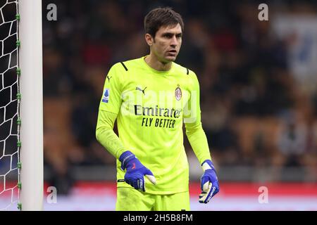 Milan, Italie, 7 novembre 2021.Ciprian Tatarusanu de l'AC Milan pendant la série Un match à Giuseppe Meazza, Milan.Le crédit photo devrait se lire: Jonathan Moscrop / Sportimage Banque D'Images