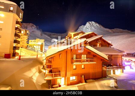 Tignes, France, station de ski de nuit Banque D'Images