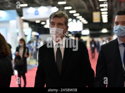 Le Président français Candidat Arnaud Montebourg visite le salon international de la Santé et de l'innovation à la porte de Versailles, à Paris, le 08 novembre 2021.Photo de Patrice Pierrot/avenir Pictures/ABACAPRESS.COM Banque D'Images