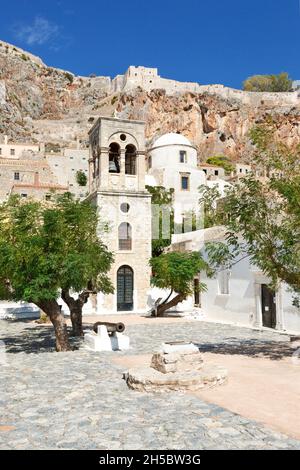 Église orthodoxe grecque byzantine du Christ Elkomenos sur la place principale de la ville basse dans la ville fortifiée de Monemvasia en Laconia, Grèce Banque D'Images