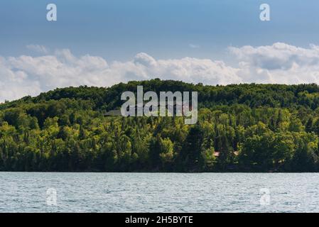 Munising Michigan, États-Unis - 13 août 2021: Holiday Inn Express Munising-Lakeview Banque D'Images