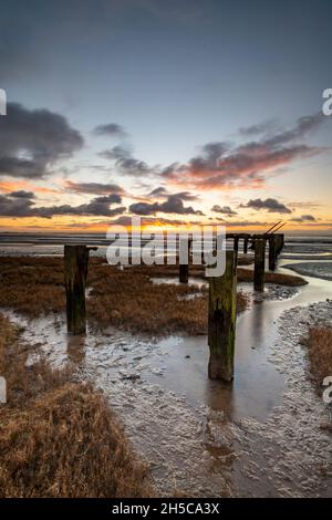 Snettisham Beach noth norfolk Old Jetty at sunse, RSPB snettisham, coucher de soleil sur la côte dans le nord de norfolk, snettisham coucher de soleil, RSPB snettisham soleil vers le bas. Banque D'Images