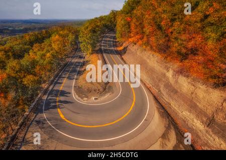 Catskills NY automne - vue aérienne de la réserve naturelle de Mohonk dans la crête de Shawangunk, dans le comté d'Ulster, New York. Banque D'Images