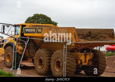 Great Missenden, Royaume-Uni.8 novembre 2021.Les travaux de construction de HS2 se poursuivent sur le rail à grande vitesse de Great Missenden à Leather Lane.Une piste de transport est en cours de construction pour le pont en cuir HS2 Lane.Après le lobbying des habitants de la campagne Save the Leather Lane Tree, les entrepreneurs de HS2 EKFB ont apporté des modifications à leurs plans pour Leather Lane, ce qui signifie qu'environ 50 % moins d'arbres seront abattus par HS2, mais la détestation de la campagne locale par HS2 est immense.Crédit : Maureen McLean/Alay Live News Banque D'Images