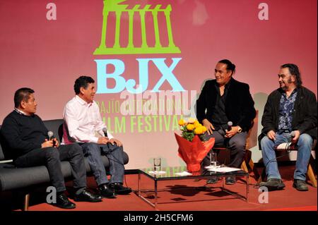 MEXIQUE MEXIQUE – 4 NOVEMBRE 2021 : José Miguel Albino, représentant à Mexico;José Luis Jiménez, directeur des projections, et Christian Vilches, directeur artistique de la première édition du Festival International du film de Bajío, avec le journaliste Sergio Raúl López, lors d'une interview à l'Université de la Communauté le 4 novembre 2021 à Mexico, Mexique.(Photo par Pedro Martin González Castillo / NortePhoto Banque D'Images