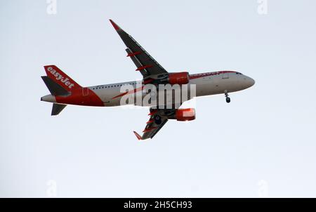 OE-ICD EasyJet Europe Airbus A320-214 Midair Banque D'Images